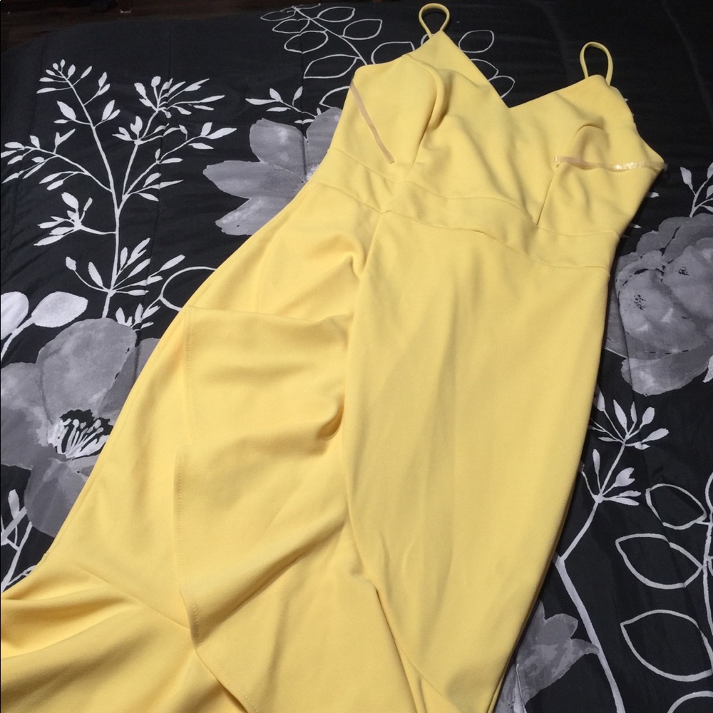 yellow mermaid style dress
